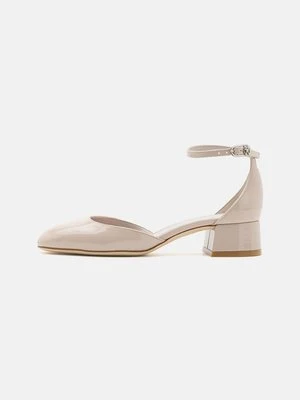 Czółenka Stuart Weitzman