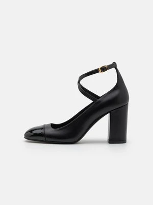 Czółenka Stuart Weitzman