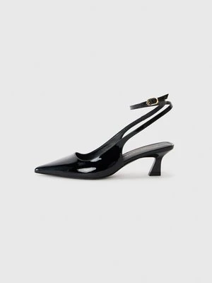 Czółenka Stuart Weitzman
