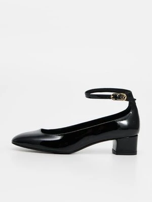 Czółenka Stuart Weitzman