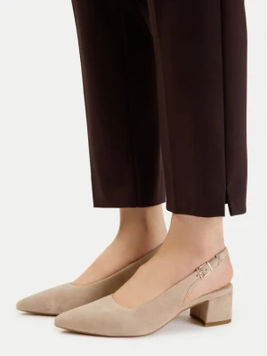 Czółenka Vagabond Shoemakers Marta 5928-140-11 Kremowy