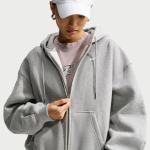 Damska bluza z kapturem o kroju oversize z plisami i zamkiem na całej długości Nike Studio Fleece Heavyweight - Szary