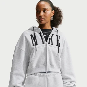 Damska bluza z kapturem o skróconym kroju oversize z zamkiem na całej długości Nike Studio Fleece Medium Weight - Brązowy