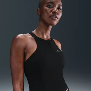 Damska koszulka bez rękawów ze stanikiem sportowym z wkładkami zapewniającym średnie wsparcie Nike Trail - Czerń