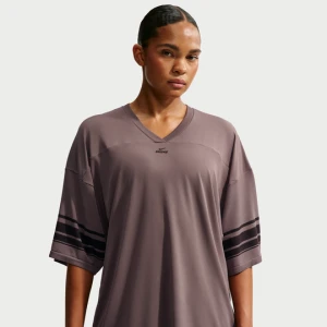 Damska koszulka o kroju oversize z dekoltem w kształcie litery V NikeSKIMS Stretch Knit - Brązowy