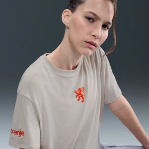 Damska koszulka piłkarska z krótkim rękawem Nike One Dri-FIT Holandia Relaxed - Brązowy