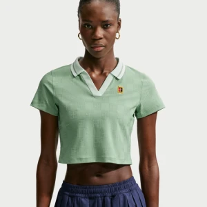 Damska koszulka polo do tenisa o skróconym kroju Dri-FIT NikeCourt - Zieleń