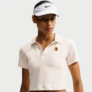 Damska koszulka polo do tenisa o skróconym kroju z krótkim rękawem NikeCourt Heritage - Biel