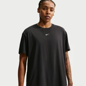 Damska koszulka z krótkim rękawem Dri-FIT Nike One - Czerń