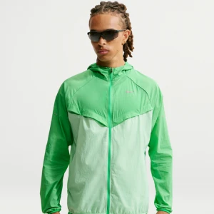 Damska kurtka do biegania z ochroną przed promieniowaniem UV Repel Nike Stride - Zieleń