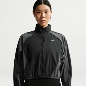 Damska kurtka do biegania z ochroną przed promieniowaniem UV Repel Nike Swift - Czerń