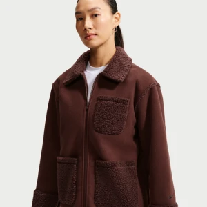 Damska kurtka o kroju oversize Nike Therma-FIT - Fiolet