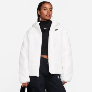 Damska kurtka z kapturem o luźnym kroju Therma-FIT Nike Classic Puffer - Biel