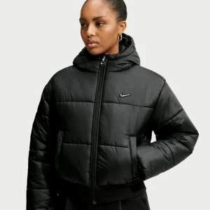 Damska kurtka z kapturem o luźnym kroju Therma-FIT Nike Classic Puffer - Czerń