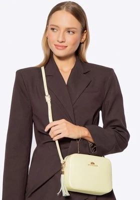 Damska listonoszka skórzana pudełkowa z chwostem cytrynowa Wittchen