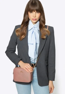 Damska listonoszka ze skóry saffiano pudełkowa na łańcuszku zgaszony róż Wittchen