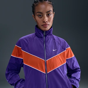 Damska luźna kurtka z tkaniny z zamkiem na całej długości i ochroną przed promieniowaniem UV Nike Windrunner - Fiolet
