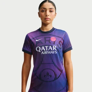 Damska przedmeczowa koszulka piłkarska Nike Dri-FIT Paris Saint-Germain (wersja wyjazdowa) - Niebieski