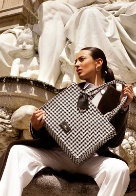 Damska shopperka żakardowa we wzory czarno - biała Wittchen