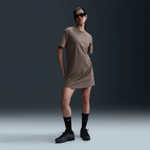 Damska sukienka typu T-shirt o kroju oversize Nike Chill Knit - Brązowy