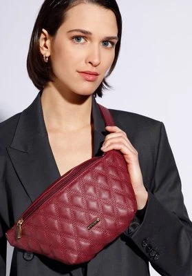 Damska torebka nerka z pikowanej ekoskóry ciemna czerwień Wittchen