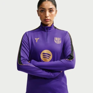 Damska treningowa koszulka piłkarska z dzianiny Kobe Dri-FIT FC Barcelona Strike (wersja wyjazdowa) - Fiolet Nike