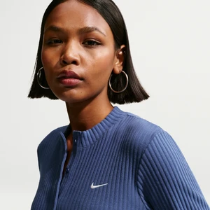 Damski dopasowany kardigan z materiału z szerokimi prążkami Nike Chill Knit - Niebieski