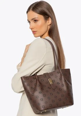 Damski kuferek z ekoskóry z tłoczoną sygnaturą duży ciemny brąz Wittchen