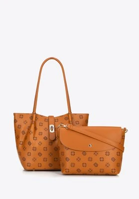 Damski kuferek z ekoskóry z tłoczoną sygnaturą duży jasny brąz Wittchen