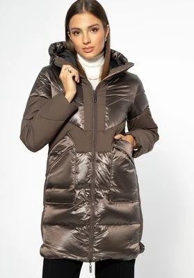 Damski płaszcz puchowy z łączonych materiałów z kapturem beżowy Wittchen