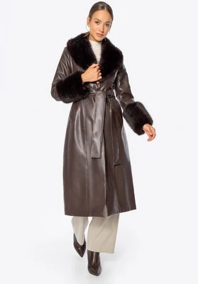 Damski płaszcz z imitacji skóry ze sztucznym futerkiem brązowy Wittchen