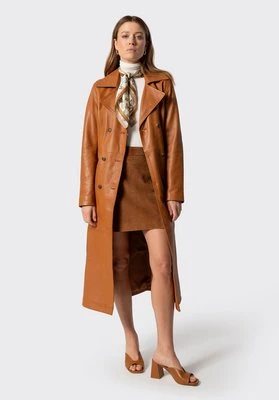Damski płaszcz ze skóry owczej dwurzędowy karmelowy Wittchen