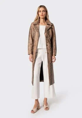 Damski płaszcz ze skóry w zwierzęcy wzór beżowy Wittchen