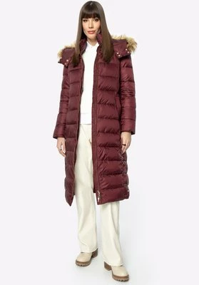 Damski płaszcz zimowy pikowany z kapturem bordowy Wittchen