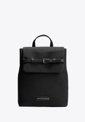 Damski plecak z imitacji skóry z dekoracyjnym paskiem czarno - srebrny Wittchen