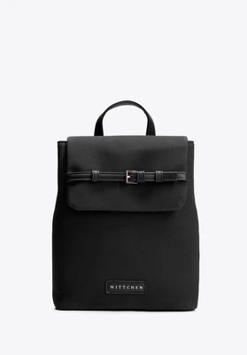 Damski plecak z imitacji skóry z dekoracyjnym paskiem czarno - złoty Wittchen