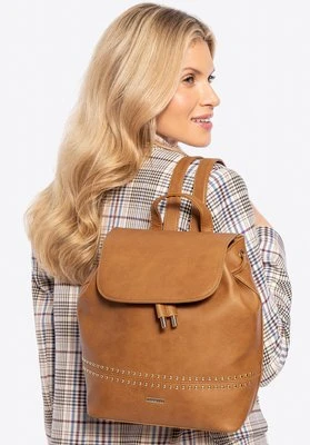 Damski plecak z imitacji skóry z nitami brązowy Wittchen