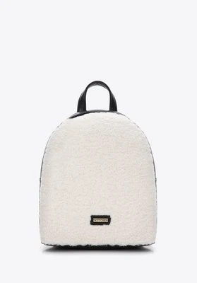 Damski plecak z przodem ze sztucznego futerka czarno-kremowy Wittchen