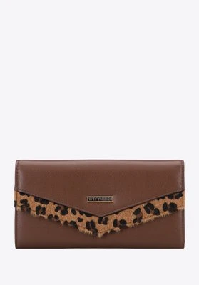 Damski portfel z ekoskóry z trójkątną klapą brązowy Wittchen