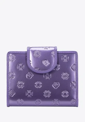 Damski portfel z lakierowanej skóry w monogram zapinany na napę fioletowy Wittchen