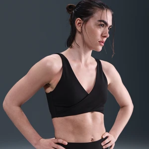Damski stanik sportowy z wkładkami zapewniający lekkie wsparcie Nike One - Czerń