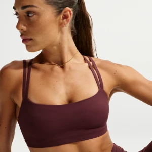 Damski stanik sportowy z wkładkami zapewniający lekkie wsparcie Nike Zenvy Strappy - Fiolet