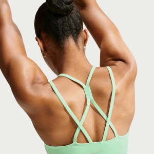 Damski stanik sportowy z wkładkami zapewniający lekkie wsparcie Nike Zenvy Strappy - Zieleń