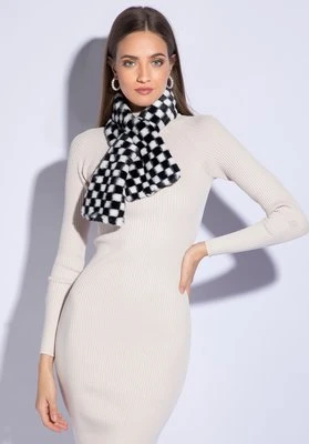 Damski szal ze sztucznego futerka w kratkę czarno-biały Wittchen