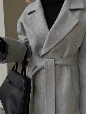 Damski szary wełniany płaszcz damski z paskiem - szary BASE LAÏF