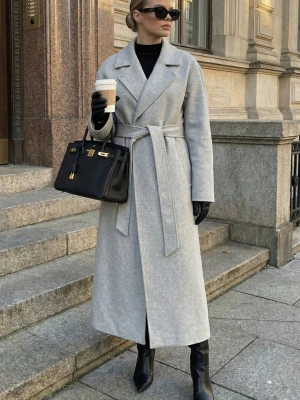Damski szary wełniany płaszcz damski z paskiem - szary BASE LAÏF