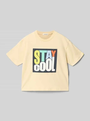 damski t-shirt o kroju regular fit z nadrukiem z napisem BILLIEBLUSH