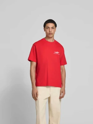 t-shirt o kroju regular fit z nadrukiem z napisem Closed Jasnoczerwony