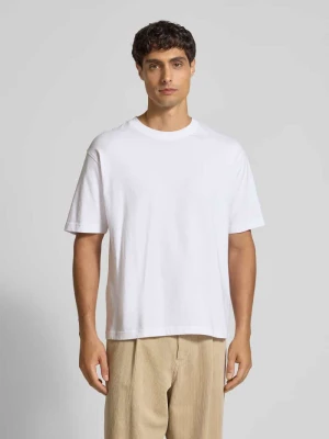 damski t-shirt o kroju regular fit z okrągłym dekoltem MCNEAL