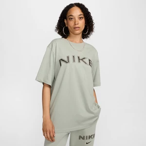 Damski T-shirt o luźnym kroju z krótkim rękawem i grafiką Nike Sportswear - Zieleń